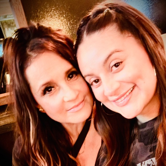 Meet your Posher, Tiffany Shenave - Picture 2 of 4